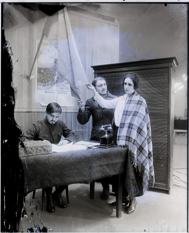 Stseen mängufilmist "Tšekaa komissar Miroštšenko" (1925).