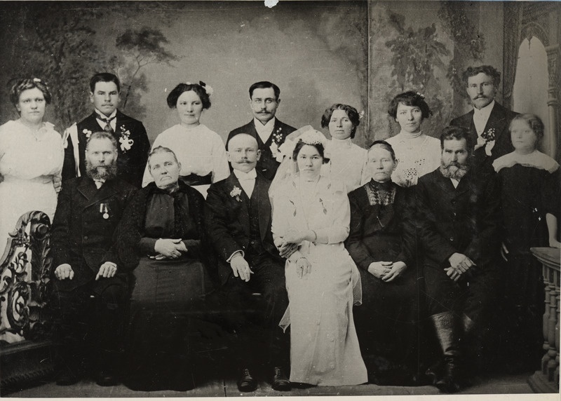 Marie Juuse ja Adolf Jermanni pulmapilt, grupifoto
