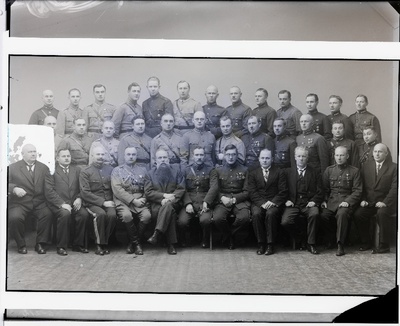 Grupp kaitseliitlasi [tolliametnikke].  duplicate photo