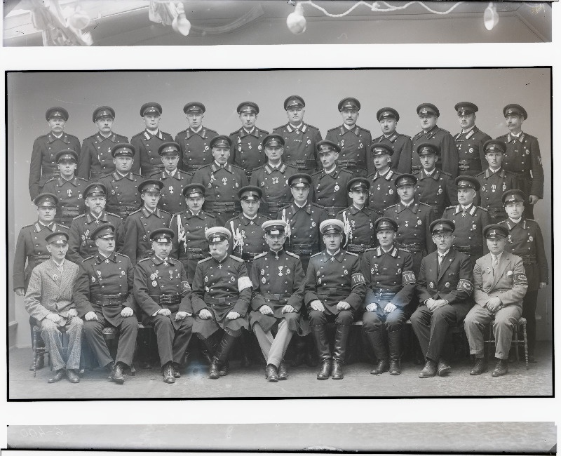 Grupp tuletõrjujaid.