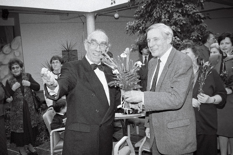 Koorijuht Aksel Pajupuu (vasakul) 70.a. juubeli tähistamine Estonia Talveaias.