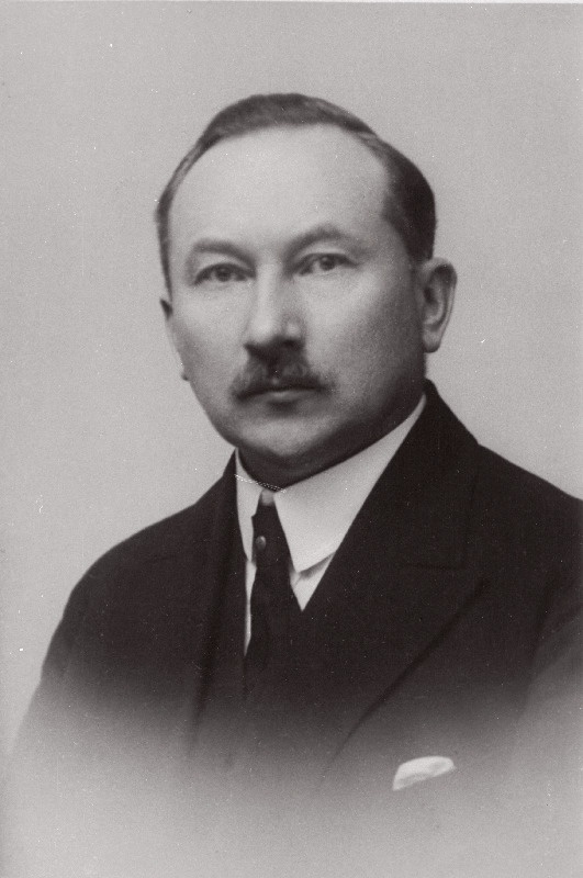 Teedeministri abi Karl Jürgenson.
