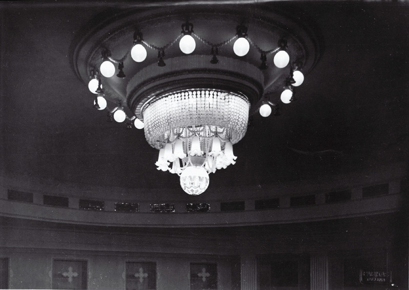 Estonia teatrisaali laevalgusti.