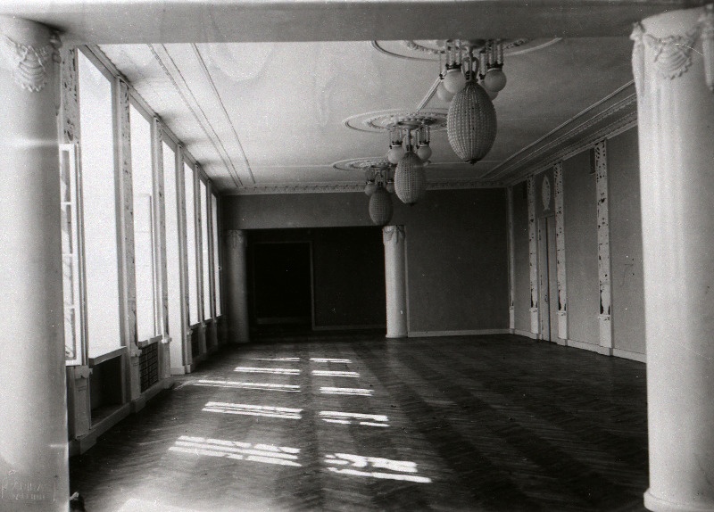 Estonia hoone valge saal.