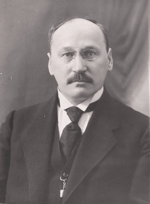 Lüüs, Karl- "Estonia" teatrimaja osaühisuse juhatuse esimees 1914.-1923.a.