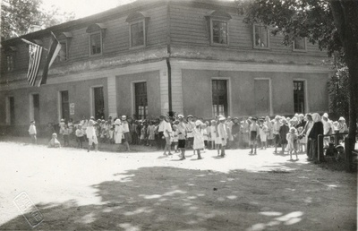 Vabadussõda. Ameerika Abiandmise Komisjoni ja Eesti Lastekaitse Ühingu toitluspunkt Kadriorus.  duplicate photo