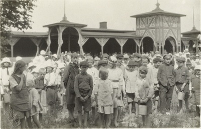 Vabadussõda. Ameerika Abiandmise Komisjoni  ja Eesti Lastekaitse Ühingu toitluspunkt Näituse platsil.  duplicate photo