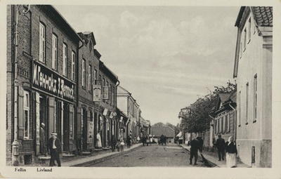 foto, Viljandi, Lossi tn (Kauba ja Tartu tn vahel), kojamees jt u 1910  duplicate photo