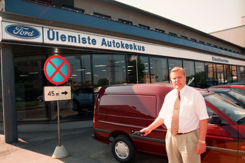 Fordi autokeskuse direktor Ivar Simson.