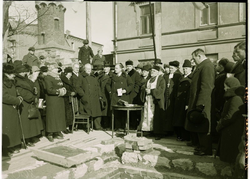 Tallinna Naiskutsekooli uue hoone nurgakivi panek.