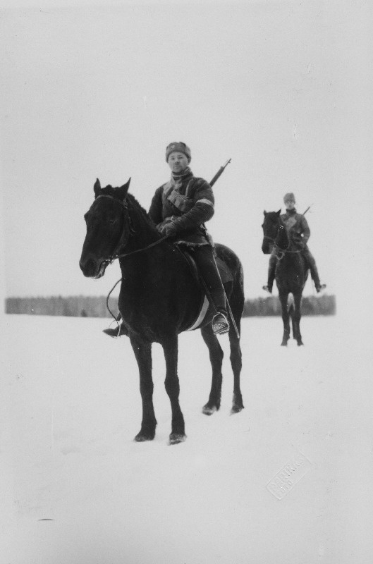 Vabadussõda. [Laiarööpalise soomusrongi nr.2 ratsasalga ülem allohvitser Wilhelm Rakfeldt?].