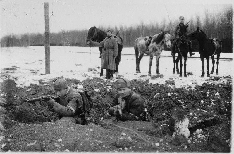 Vabadussõda. Ühe laiarööpalise soomusrongi ratsaluurajad Pritsu (Palupera) raudteejaama lähedal.