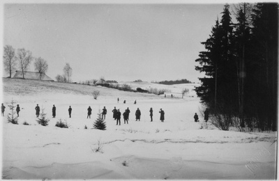 Vabadussõda. Ühe laiarööpalise soomusrongi dessantosa Elva lähistel.  duplicate photo