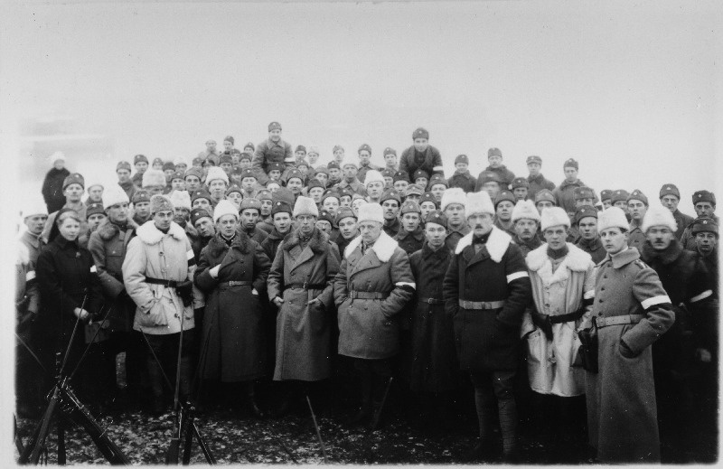 Vabadussõda. 1.Soome vabatahtlike salga (Ekströmi pataljon) sõdurid sadamas pärast saabumist Eestisse. Esireas paremalt viies pataljoniülem major Martin Ekström (Rootsi ohvitser).