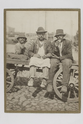 Tartu turu kolm töövoorimeest 1911  duplicate photo