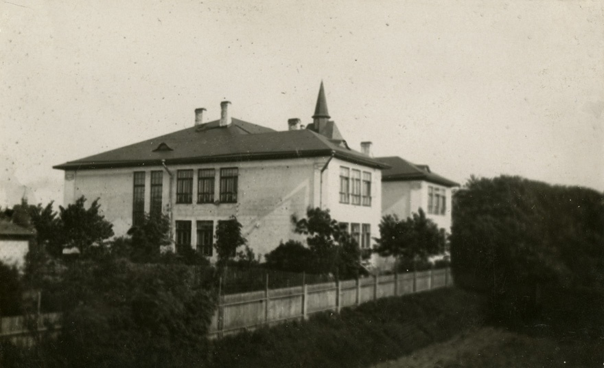 Koolihoone Tallinnas, hävinud, nurgavaade. Arhitekt Georg Hellat