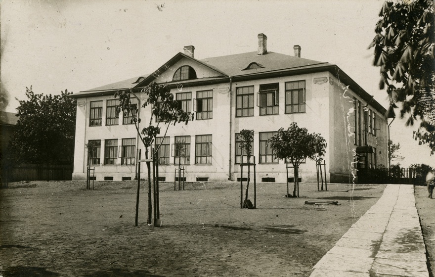 Koolihoone Tallinnas, hävinud, külgfassaadi vaade. Arhitekt Georg Hellat