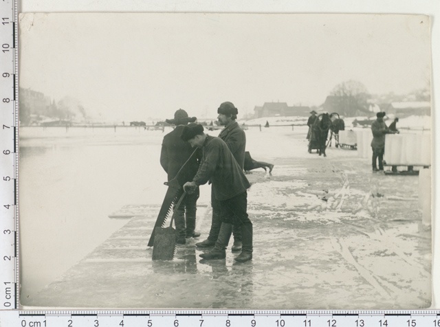 Ice cut in Emajõel 1913