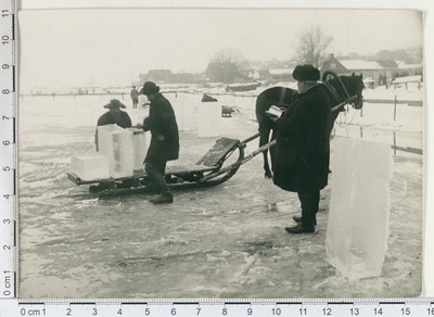 Ice cut in Emajõel 1913  similar photo