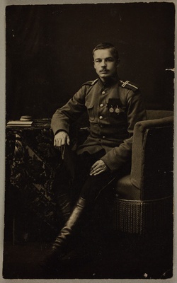 Fotoportree sõjaväemundris mehest [Mart Jürine?]  similar photo