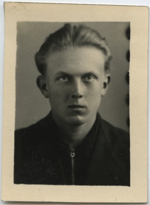Fotol olev isik on arvatavalt [Koit Pilv s 1927. a]  duplicate photo