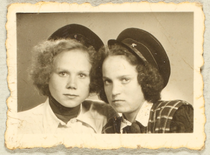 Kaks tundmatut neidu