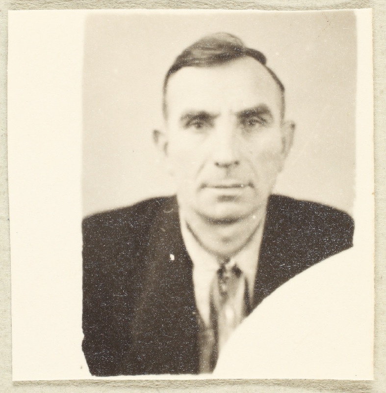 Dokumendifotol Aleksander Küttner