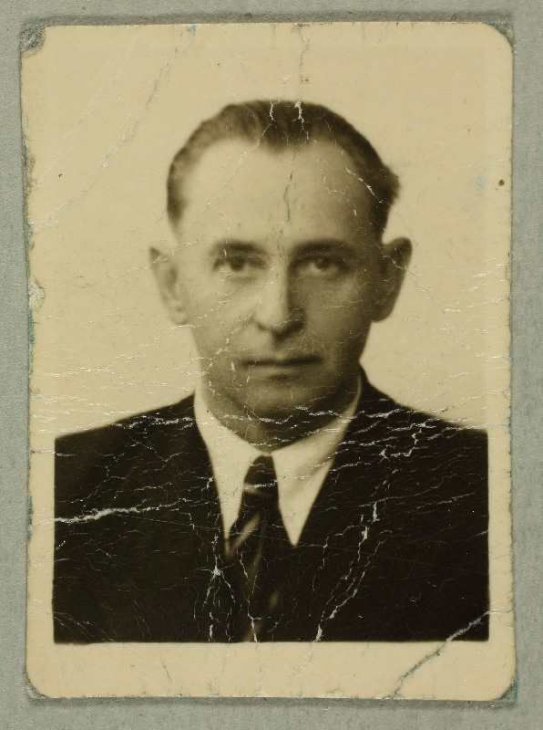 Tundmatu meesterahva dokumendifoto