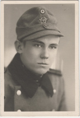 Saksa mundris tundmatu noormees  duplicate photo
