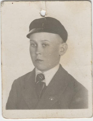 Harri Lindsaar nokamütsiga  duplicate photo