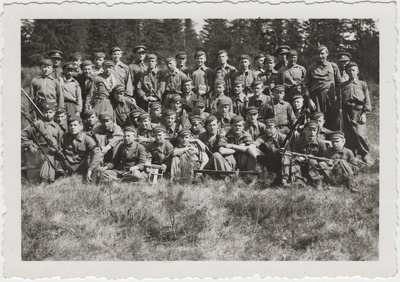 Rühm noormehi riigikaitse õppuste eripäevadel  duplicate photo