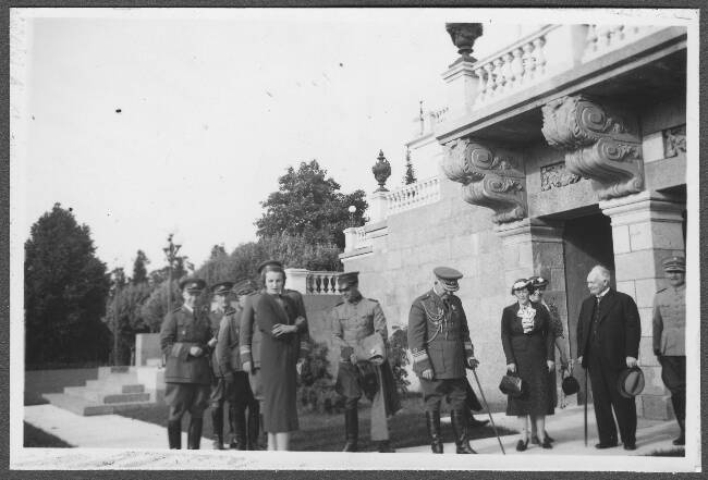 Kindral Österman, proua Österman ja Konstantin Päts  , juuli 1938. Toila - Oru roosiaias.