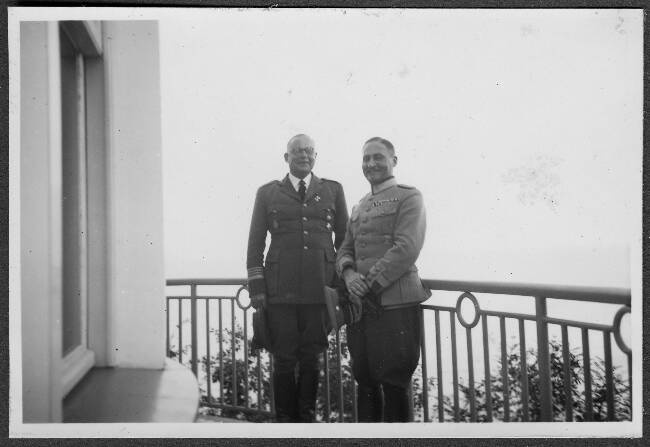 Saatjad ohvitserid, juuli 1938. Toila - Oru rõdul