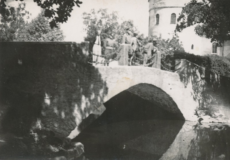 Sõdurid Koluvere lossi sillal