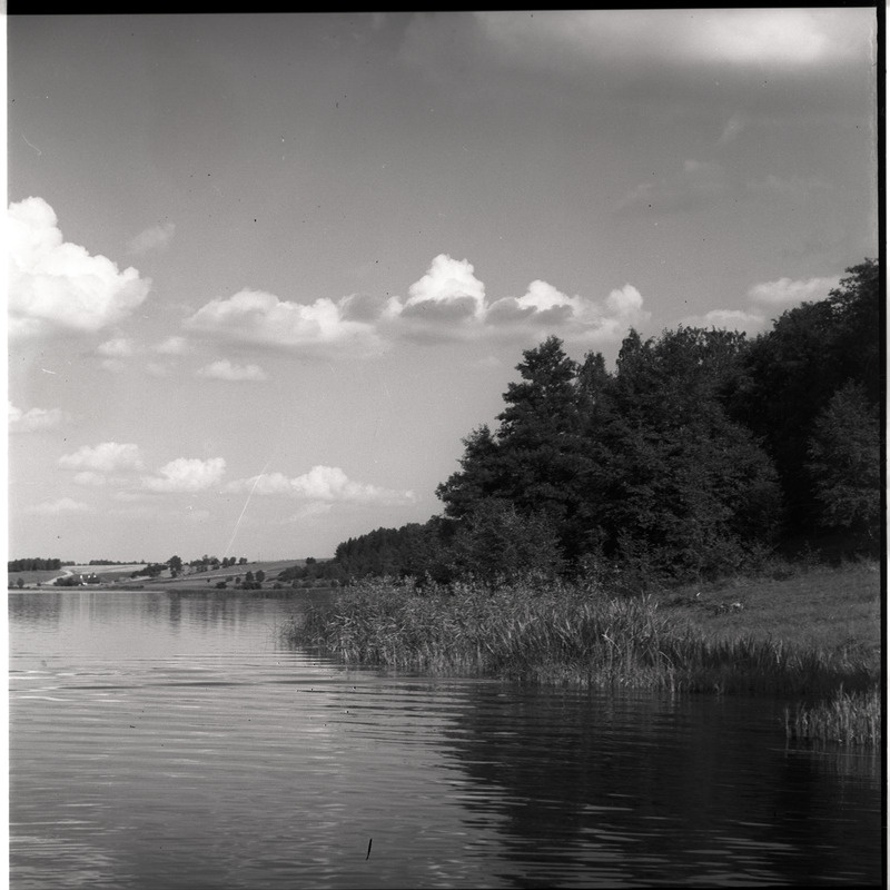 Maastik - järv orus