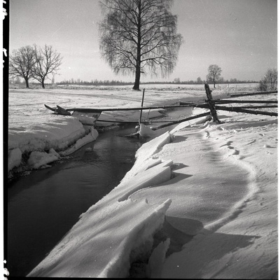 Talvine maastik ojaga  similar photo