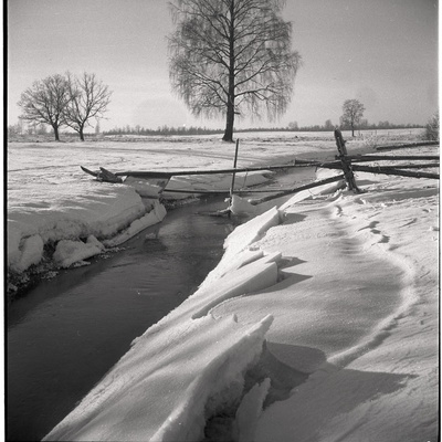 Talvine maastik ojaga  similar photo
