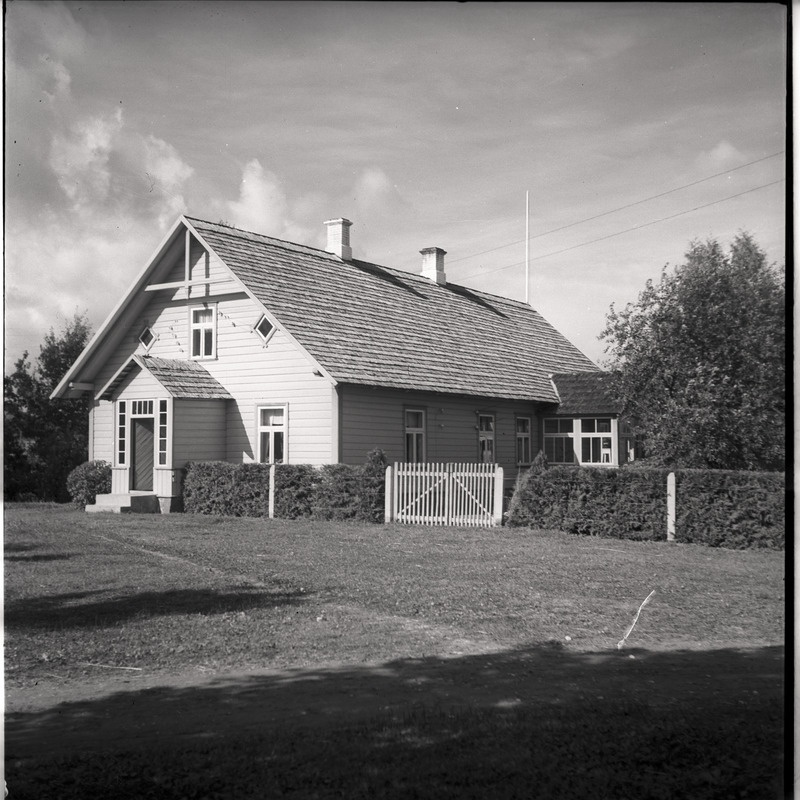 Viljandimaa, talu Tarvastu maantee lähistel