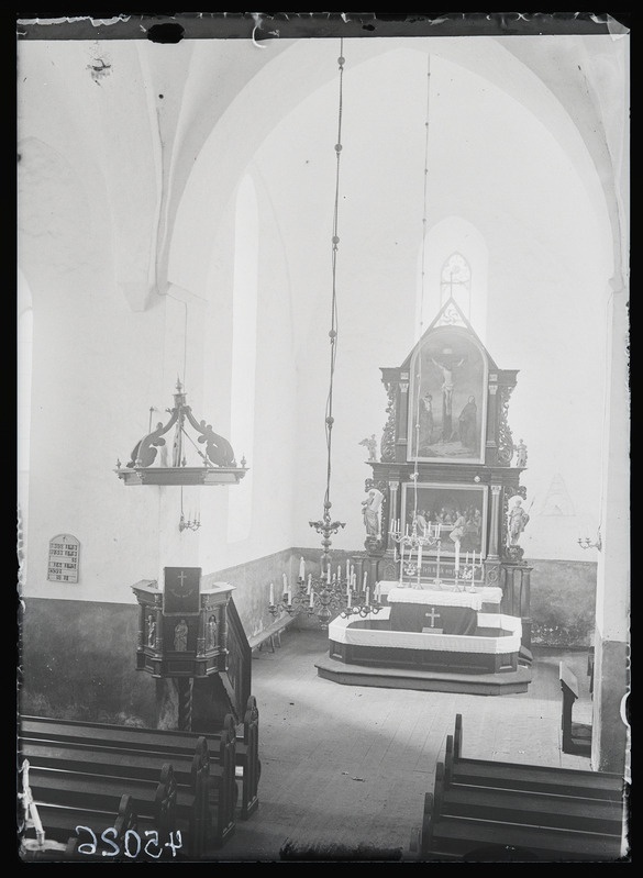 Türi Püha Marini kirik, vaade altarile