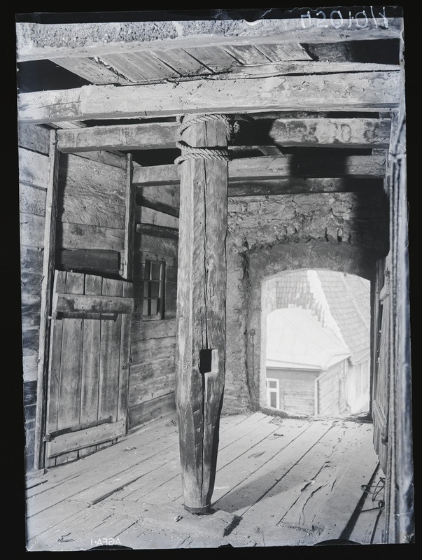 Tallinn, Viru tn 11 ("Heune maja"?), "karusell"-pööninguvinn - kaupade vinnamiseks keskaegses majas