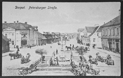 Peterburi (Narva) tänav ja Henningi plats.  duplicate photo