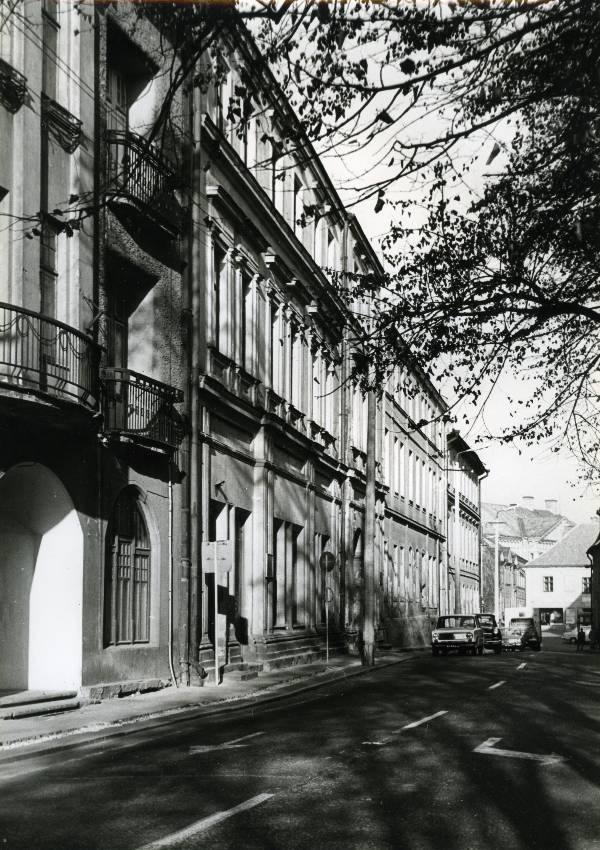 Ülikooli t, vasakul Ülikooli 8. Tartu, 1975-1985.