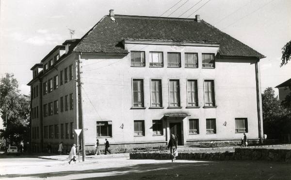 Tartu kunstnike maja (Vanemuise 26). Tartu, 1975.