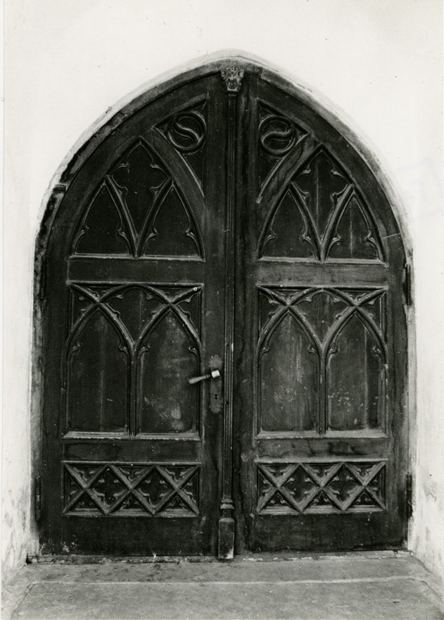 Jõhvi Mihkli kiriku portaal, detailivaade