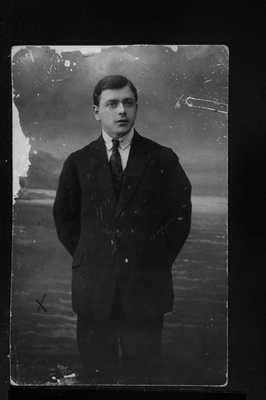 Põlluroos, Harry Otto poeg - (1900-1924) 1. detsembri 1924.a. relvastatud ülestõusust osavõtja (võttis osa Balti jaama vallutamisest, hukati kodanluse poolt.  duplicate photo