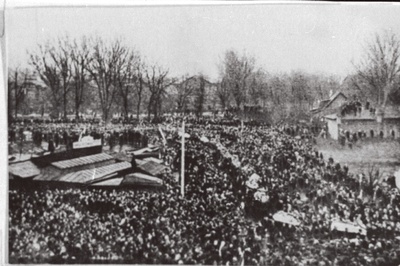 16. oktoobril 1905.a. Tallinnas Uuel turul toimunud veretöö ohvrite matuserong.  duplicate photo
