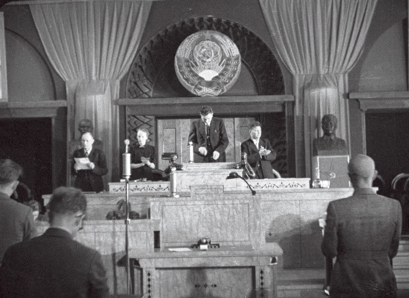 Riigivolikogu esimene istungjärk 21.-23.07.1940, juhataja Arnold Veimer.