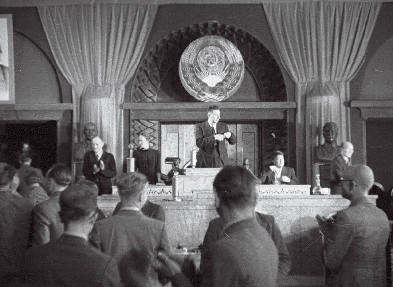 Riigivolikogu esimene istungjärk 21.-23.07.1940, juhataja Arnold Veimer.