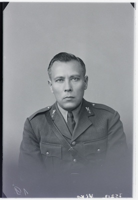 Sõjavägede Staabi 5.osakonna (mobilisatsioon) sekretär kapten Artur Viks.  duplicate photo