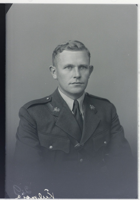 1.Suurtükiväegrupi ohvitser kapten Jaak Külmoja (Jernalt Kuhlbach).